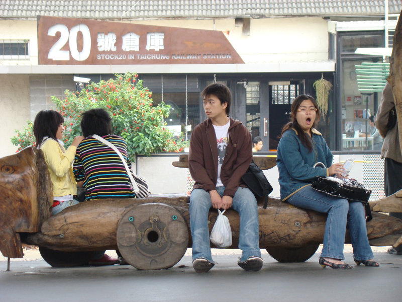 台灣鐵路旅遊攝影台中火車站月台景物篇公共藝術-李俊陽攝影照片96