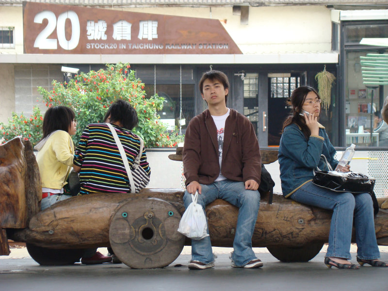 台灣鐵路旅遊攝影台中火車站月台景物篇公共藝術-李俊陽攝影照片97