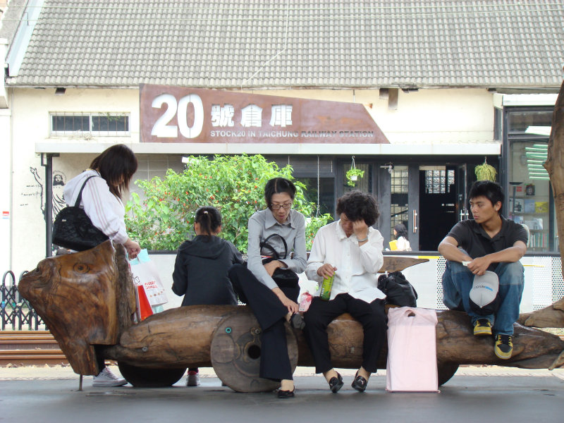 台灣鐵路旅遊攝影台中火車站月台景物篇公共藝術-李俊陽攝影照片98