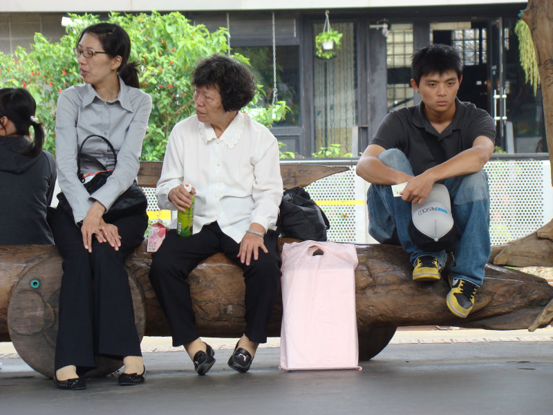 台灣鐵路旅遊攝影台中火車站月台景物篇公共藝術-李俊陽攝影照片101