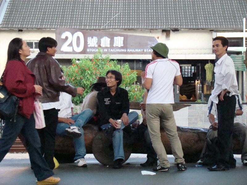 台灣鐵路旅遊攝影台中火車站月台景物篇公共藝術-李俊陽攝影照片117