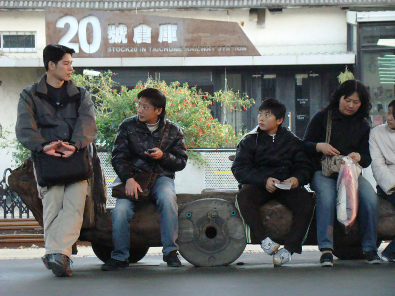 台灣鐵路旅遊攝影台中火車站月台景物篇公共藝術-李俊陽攝影照片121