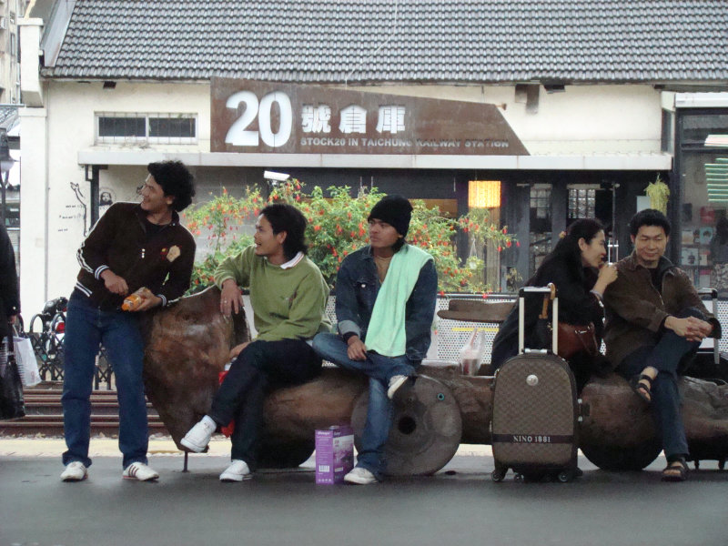 台灣鐵路旅遊攝影台中火車站月台景物篇公共藝術-李俊陽攝影照片125