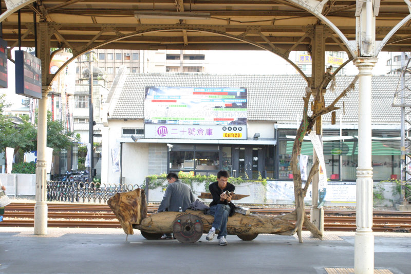 台灣鐵路旅遊攝影台中火車站月台景物篇公共藝術-李俊陽攝影照片133