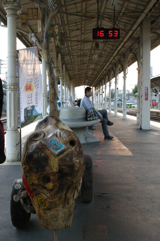 台灣鐵路旅遊攝影台中火車站月台景物篇公共藝術-李俊陽攝影照片136