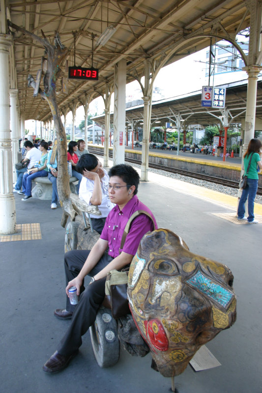 台灣鐵路旅遊攝影台中火車站月台景物篇公共藝術-李俊陽攝影照片149