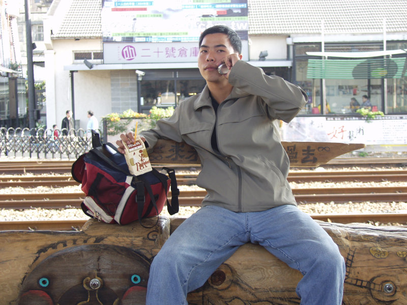 台灣鐵路旅遊攝影台中火車站月台景物篇公共藝術-李俊陽攝影照片170