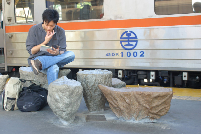 台灣鐵路旅遊攝影台中火車站月台景物篇公共藝術-李朝倉-菩提樹攝影照片18