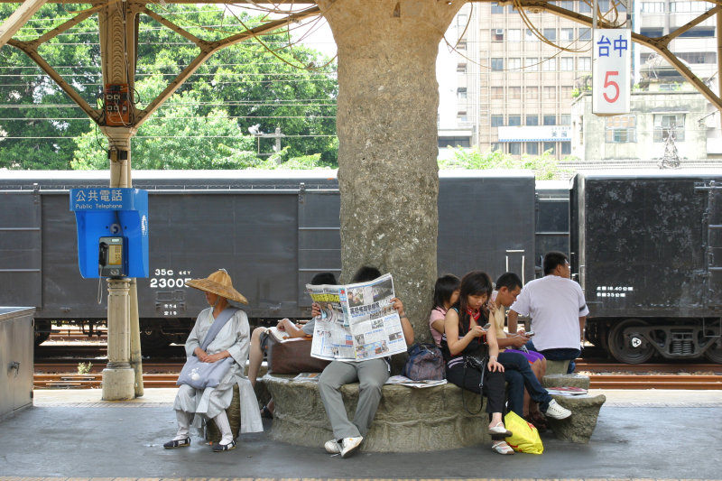 台灣鐵路旅遊攝影台中火車站月台景物篇公共藝術-李朝倉-菩提樹攝影照片20