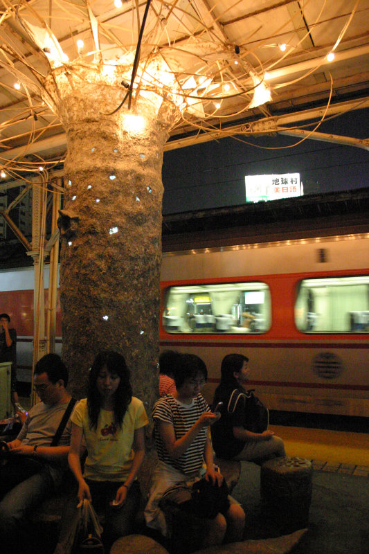 台灣鐵路旅遊攝影台中火車站月台景物篇公共藝術-李朝倉-菩提樹攝影照片25
