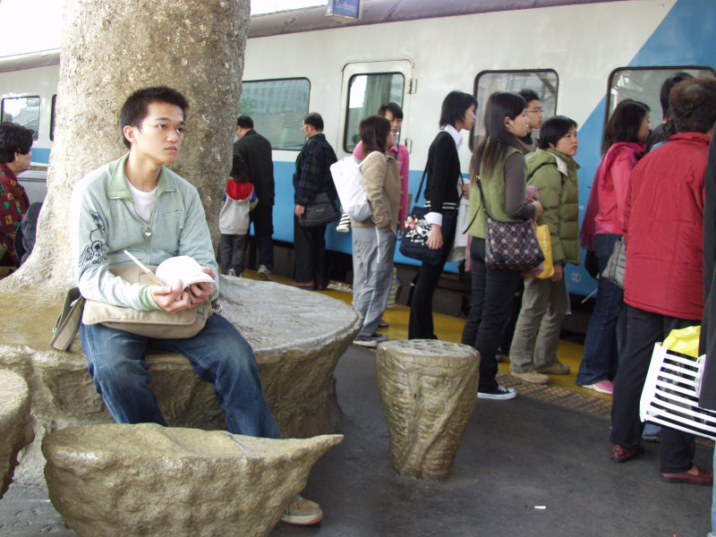 台灣鐵路旅遊攝影台中火車站月台景物篇公共藝術-李朝倉-菩提樹攝影照片41