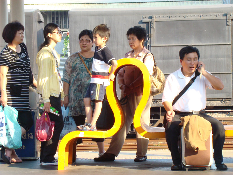 台灣鐵路旅遊攝影台中火車站月台景物篇公共藝術-林文海-藝術光環攝影照片1