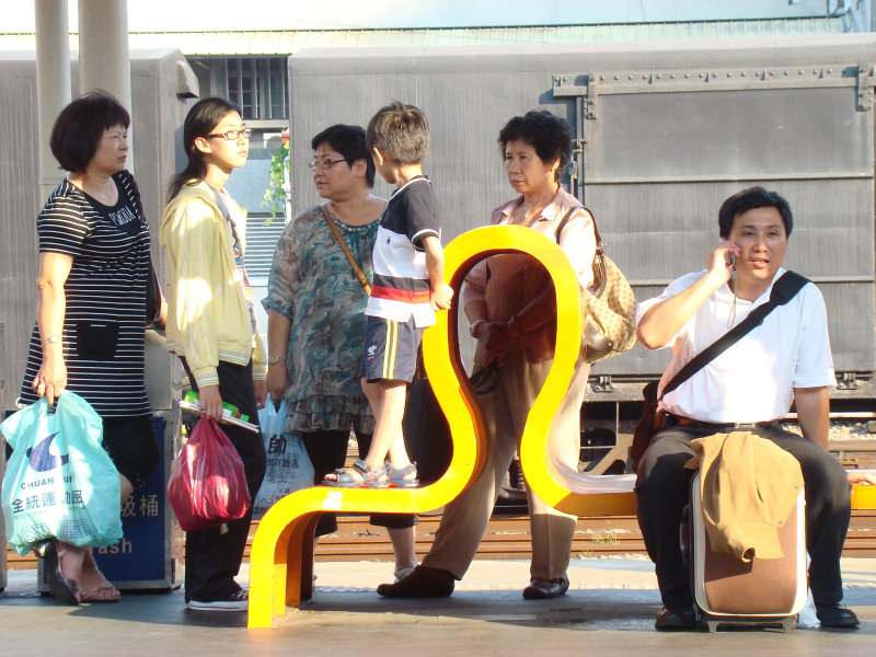 台灣鐵路旅遊攝影台中火車站月台景物篇公共藝術-林文海-藝術光環攝影照片2