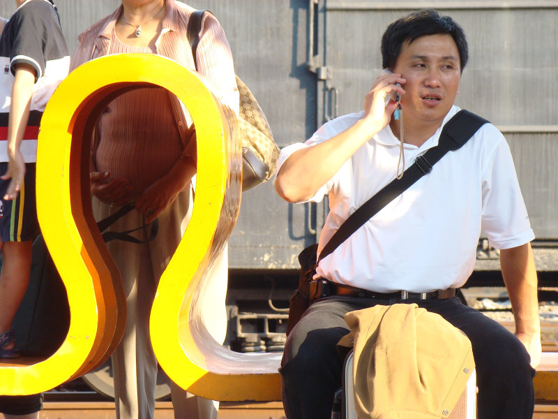 台灣鐵路旅遊攝影台中火車站月台景物篇公共藝術-林文海-藝術光環攝影照片3