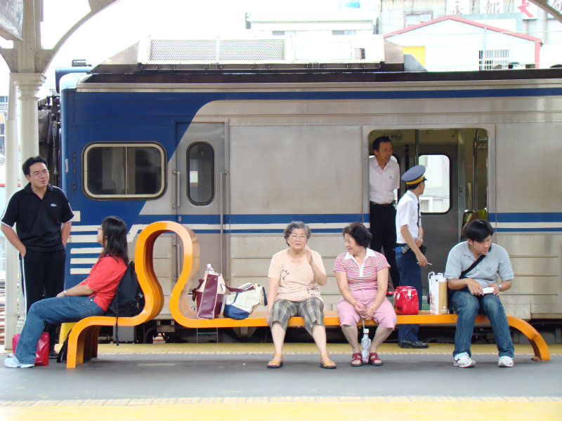 台灣鐵路旅遊攝影台中火車站月台景物篇公共藝術-林文海-藝術光環攝影照片5