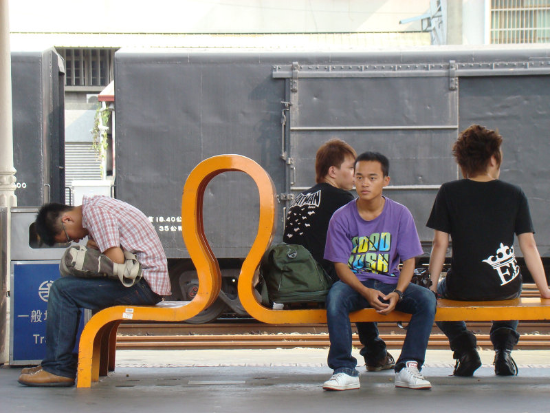 台灣鐵路旅遊攝影台中火車站月台景物篇公共藝術-林文海-藝術光環攝影照片6