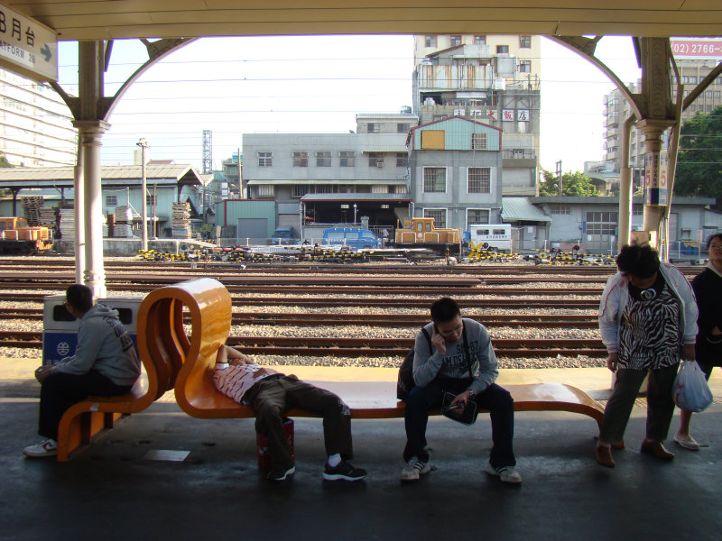 台灣鐵路旅遊攝影台中火車站月台景物篇公共藝術-林文海-藝術光環攝影照片8