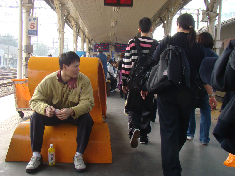 台灣鐵路旅遊攝影台中火車站月台景物篇公共藝術-林文海-藝術光環攝影照片22