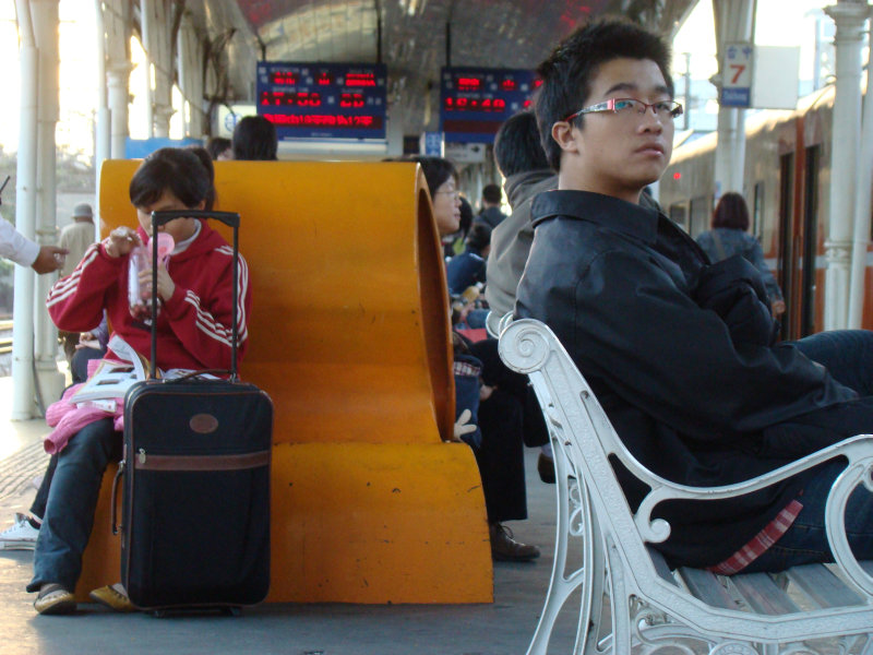 台灣鐵路旅遊攝影台中火車站月台景物篇公共藝術-林文海-藝術光環攝影照片41