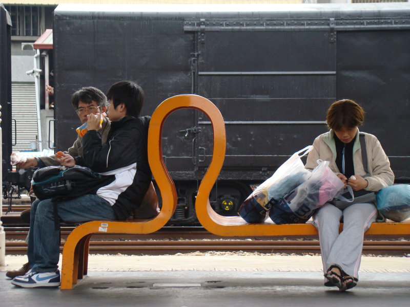 台灣鐵路旅遊攝影台中火車站月台景物篇公共藝術-林文海-藝術光環攝影照片44