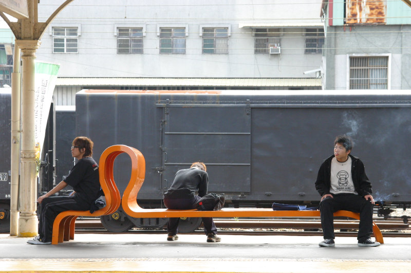 台灣鐵路旅遊攝影台中火車站月台景物篇公共藝術-林文海-藝術光環攝影照片47