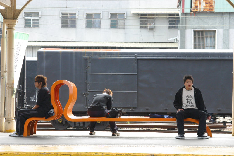 台灣鐵路旅遊攝影台中火車站月台景物篇公共藝術-林文海-藝術光環攝影照片48