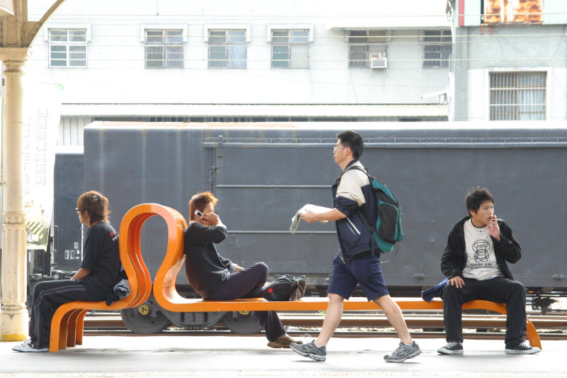 台灣鐵路旅遊攝影台中火車站月台景物篇公共藝術-林文海-藝術光環攝影照片49