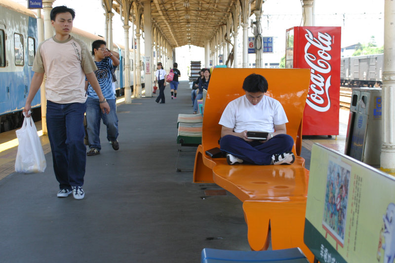 台灣鐵路旅遊攝影台中火車站月台景物篇公共藝術-林文海-藝術光環攝影照片54