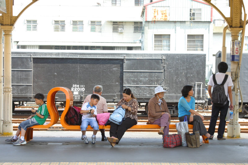 台灣鐵路旅遊攝影台中火車站月台景物篇公共藝術-林文海-藝術光環攝影照片56