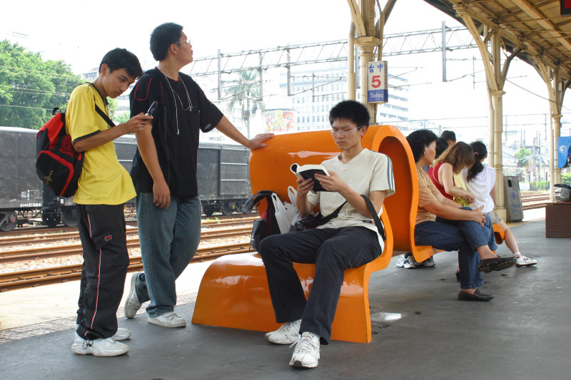 台灣鐵路旅遊攝影台中火車站月台景物篇公共藝術-林文海-藝術光環攝影照片64