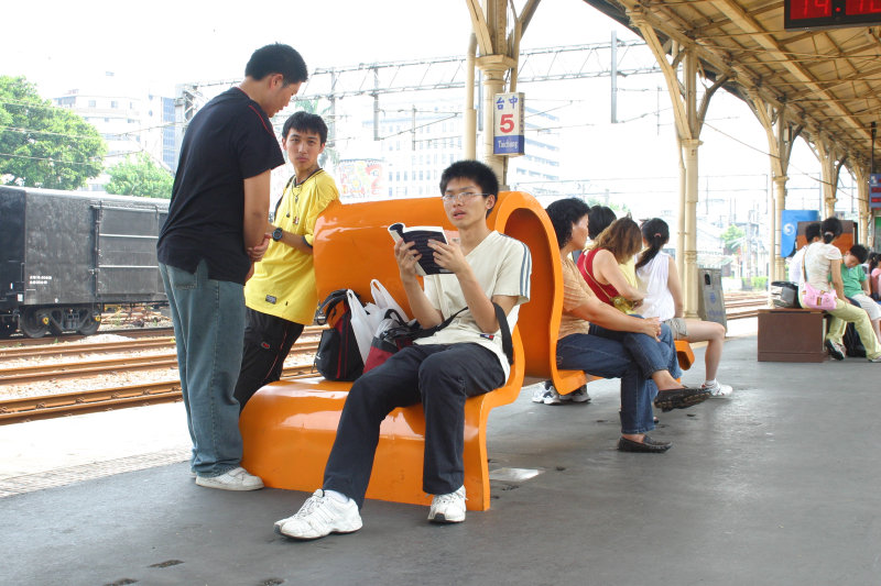 台灣鐵路旅遊攝影台中火車站月台景物篇公共藝術-林文海-藝術光環攝影照片66