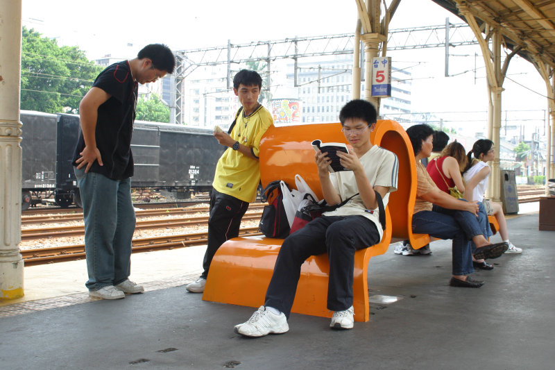 台灣鐵路旅遊攝影台中火車站月台景物篇公共藝術-林文海-藝術光環攝影照片67