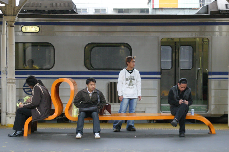 台灣鐵路旅遊攝影台中火車站月台景物篇公共藝術-林文海-藝術光環攝影照片74