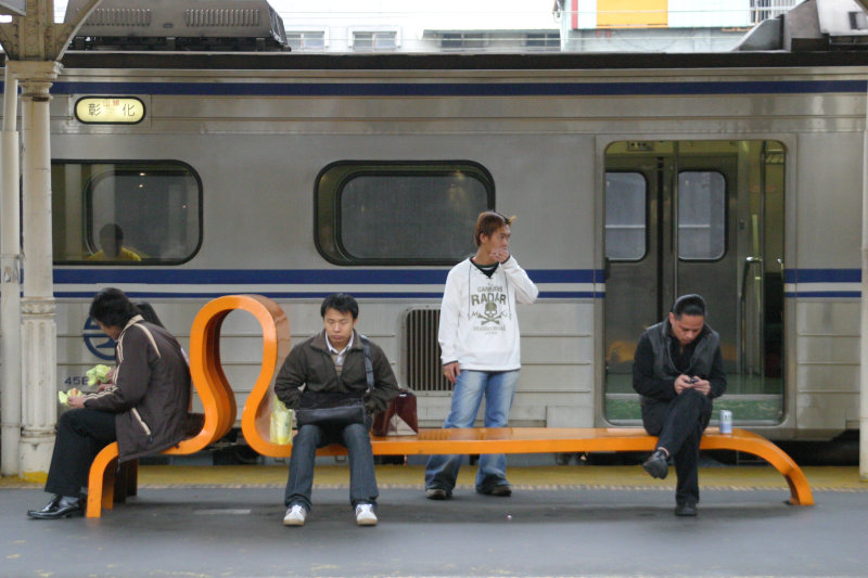 台灣鐵路旅遊攝影台中火車站月台景物篇公共藝術-林文海-藝術光環攝影照片75