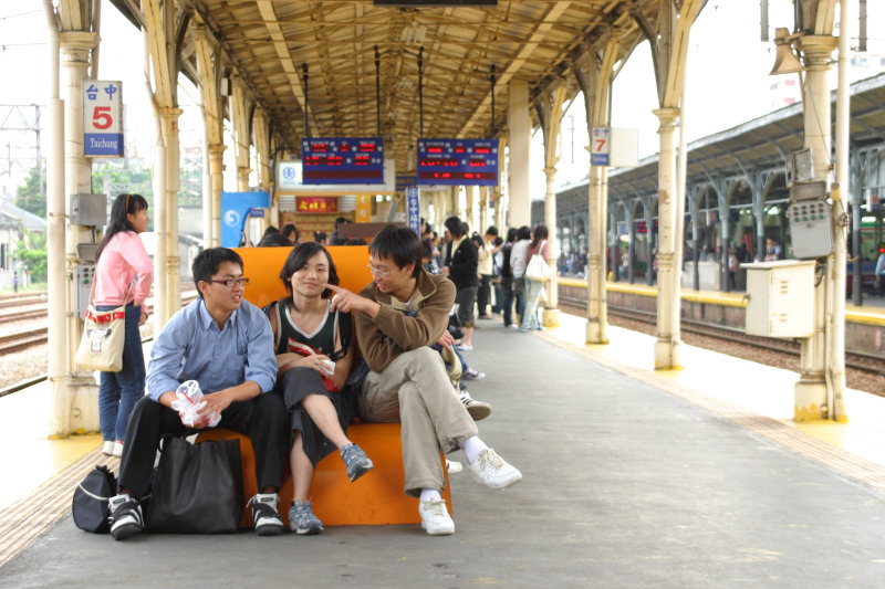 台灣鐵路旅遊攝影台中火車站月台景物篇公共藝術-林文海-藝術光環攝影照片76
