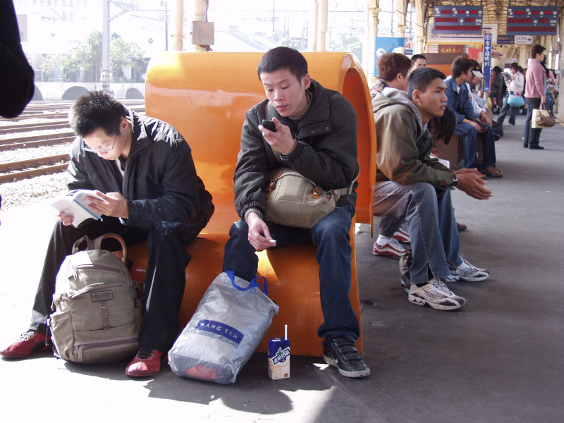 台灣鐵路旅遊攝影台中火車站月台景物篇公共藝術-林文海-藝術光環攝影照片84