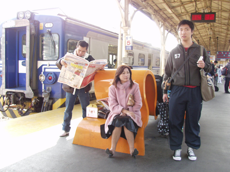 台灣鐵路旅遊攝影台中火車站月台景物篇公共藝術-林文海-藝術光環攝影照片85