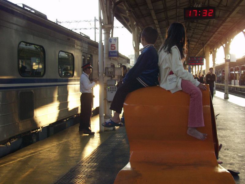 台灣鐵路旅遊攝影台中火車站月台景物篇公共藝術-林文海-藝術光環攝影照片89