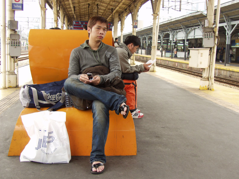 台灣鐵路旅遊攝影台中火車站月台景物篇公共藝術-林文海-藝術光環攝影照片96