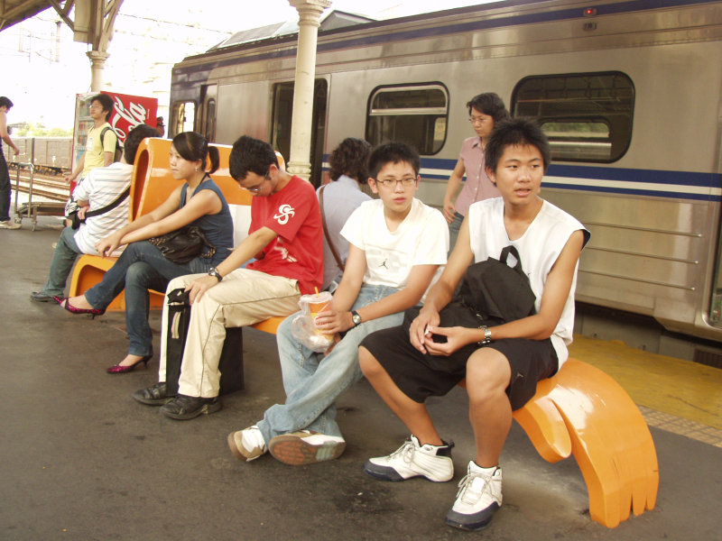 台灣鐵路旅遊攝影台中火車站月台景物篇公共藝術-林文海-藝術光環攝影照片111