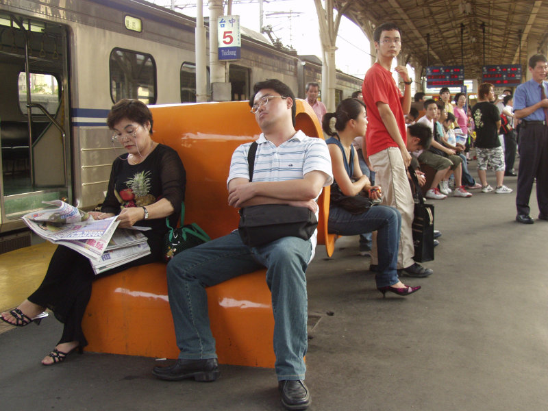 台灣鐵路旅遊攝影台中火車站月台景物篇公共藝術-林文海-藝術光環攝影照片112