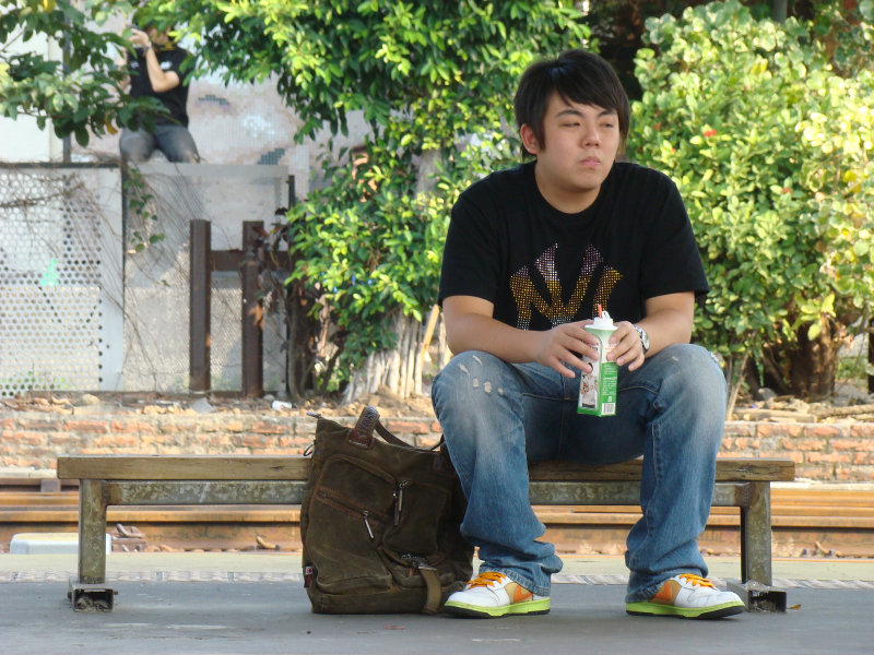 台灣鐵路旅遊攝影台中火車站月台景物篇公共藝術-林煌迪-阿貓一族攝影照片6