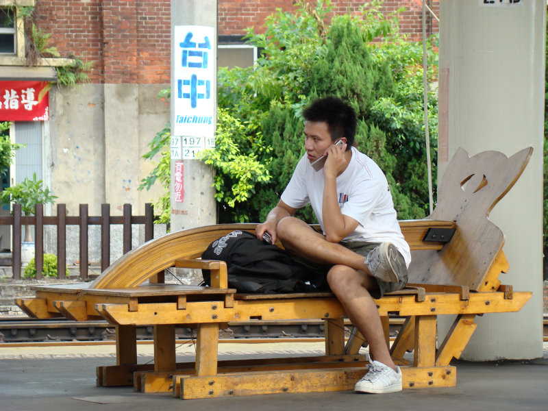 台灣鐵路旅遊攝影台中火車站月台景物篇公共藝術-林煌迪-阿貓一族攝影照片13