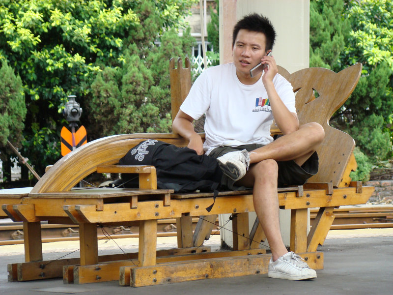 台灣鐵路旅遊攝影台中火車站月台景物篇公共藝術-林煌迪-阿貓一族攝影照片14