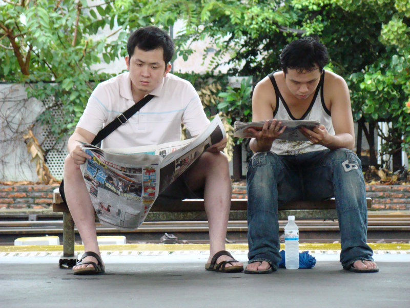 台灣鐵路旅遊攝影台中火車站月台景物篇公共藝術-林煌迪-阿貓一族攝影照片24