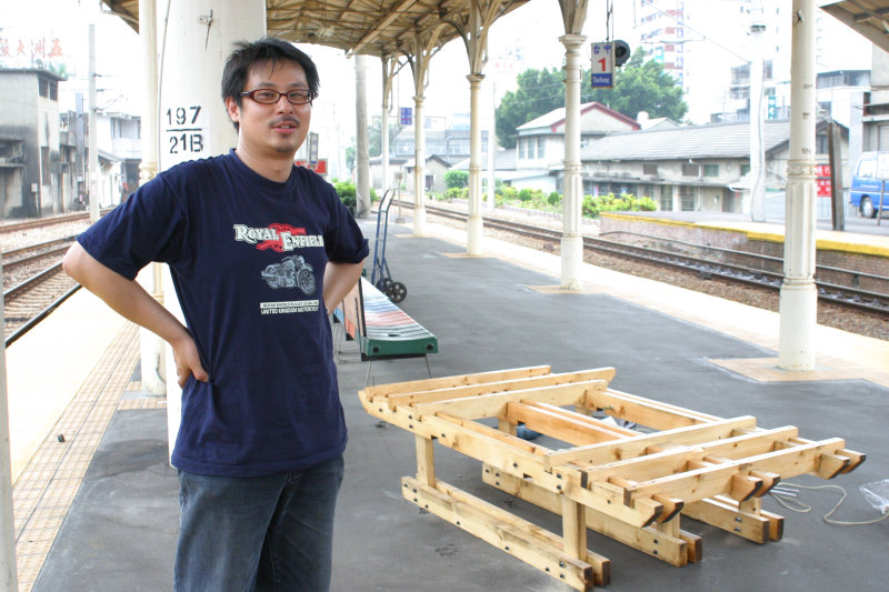 台灣鐵路旅遊攝影台中火車站月台景物篇公共藝術-林煌迪-阿貓一族攝影照片125