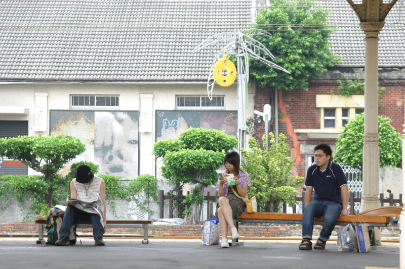 台灣鐵路旅遊攝影台中火車站月台景物篇公共藝術-林煌迪-阿貓一族攝影照片128