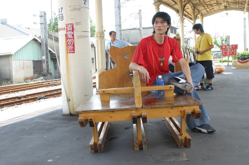 台灣鐵路旅遊攝影台中火車站月台景物篇公共藝術-林煌迪-阿貓一族攝影照片132