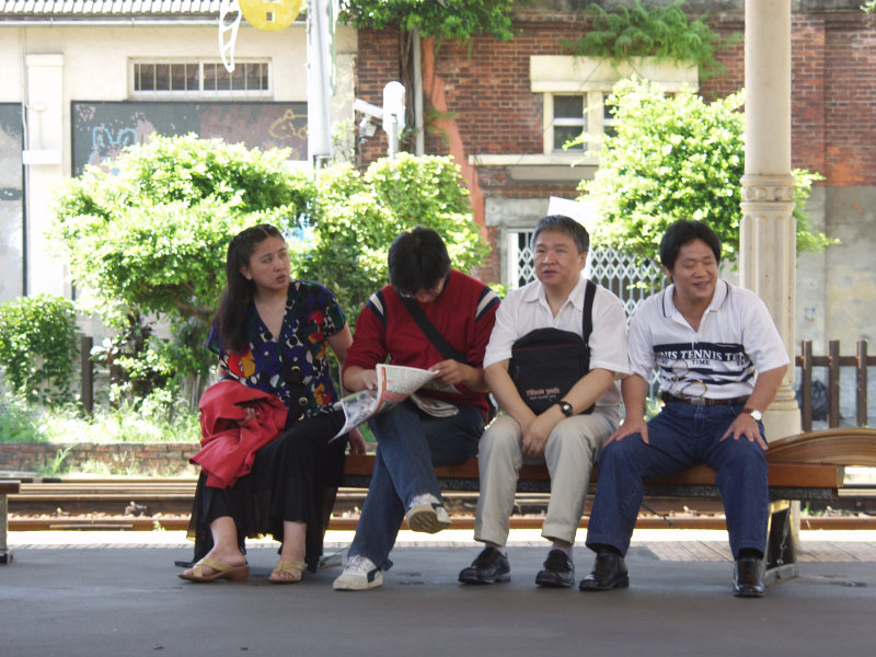 台灣鐵路旅遊攝影台中火車站月台景物篇公共藝術-林煌迪-阿貓一族攝影照片150