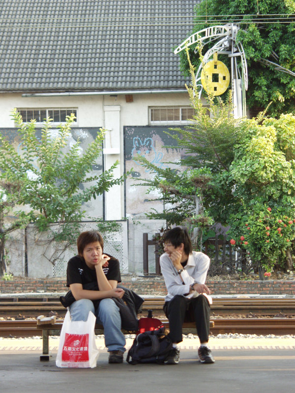 台灣鐵路旅遊攝影台中火車站月台景物篇公共藝術-林煌迪-阿貓一族攝影照片160